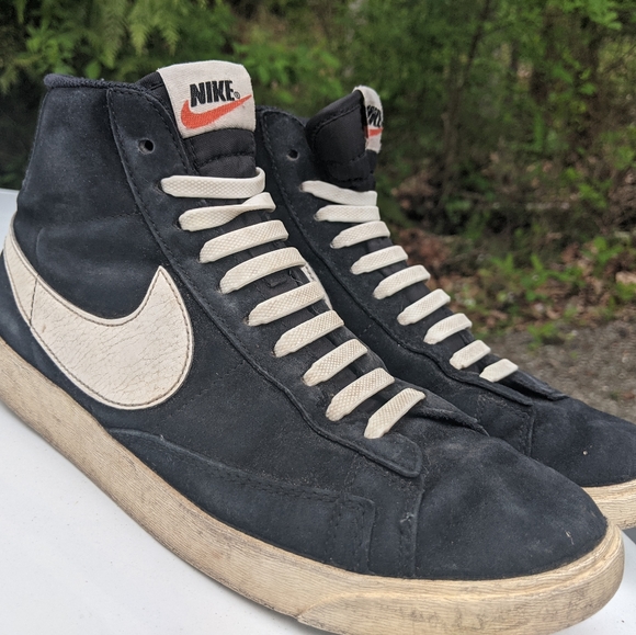Nike suede high tops with elastic laces -- women's -- 9.5 US | UK 7 | EUR 41 - Picture 2 of 10